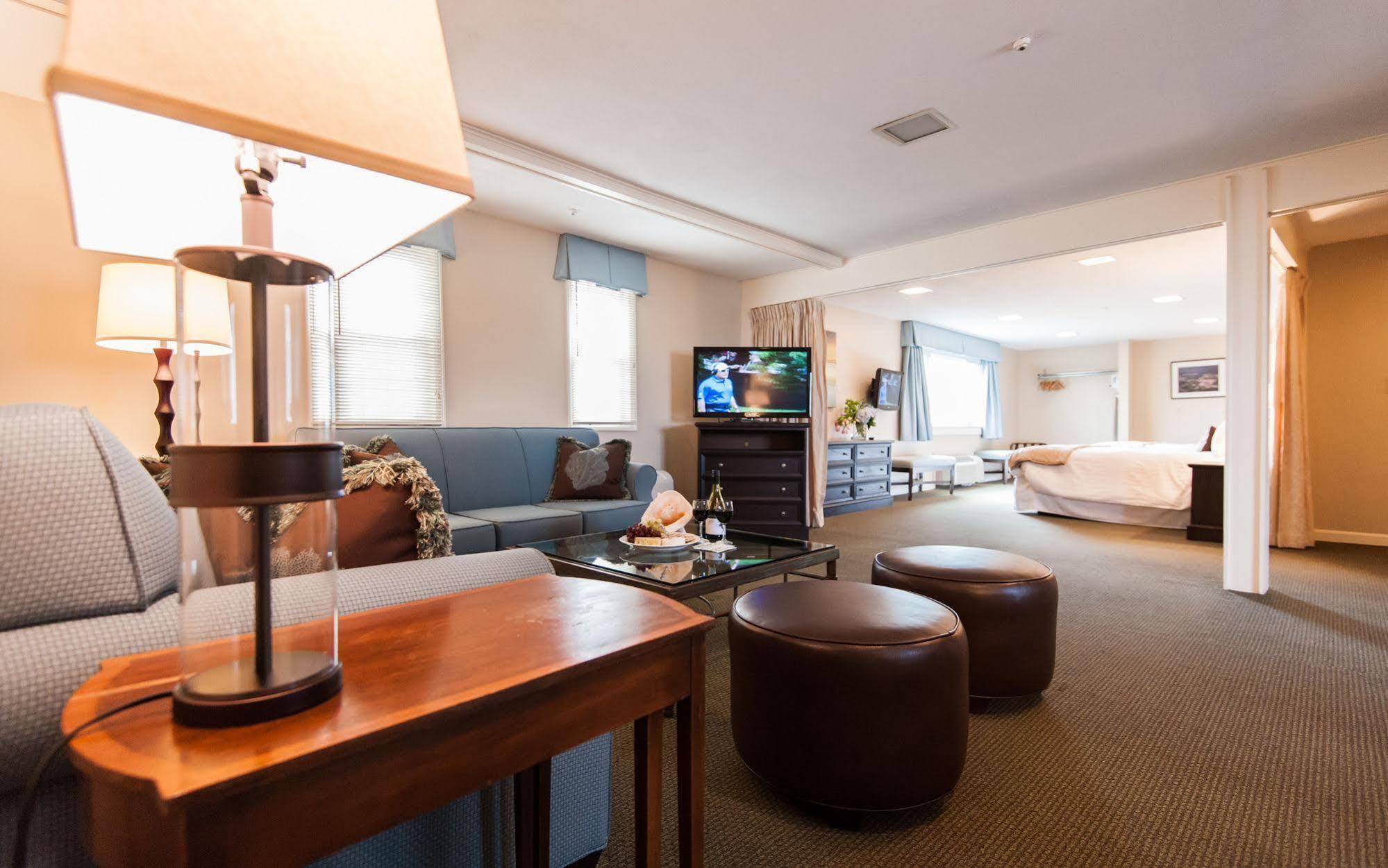 The At Harbor Inn 4*
